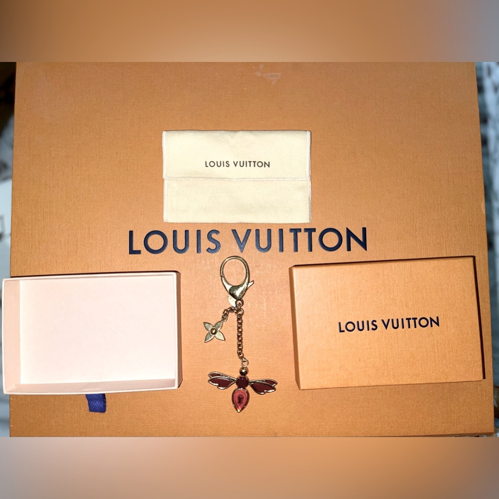 💙Authentic Louis Vuitton Bee purse charm💙